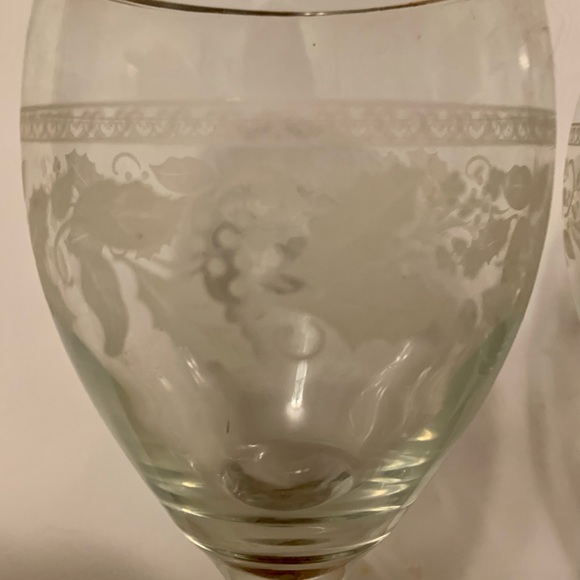 2 Gold Rim Water Goblets/Wine Glasses Etched with Holly and flowers 7 3/8” - Picture 2 of 8